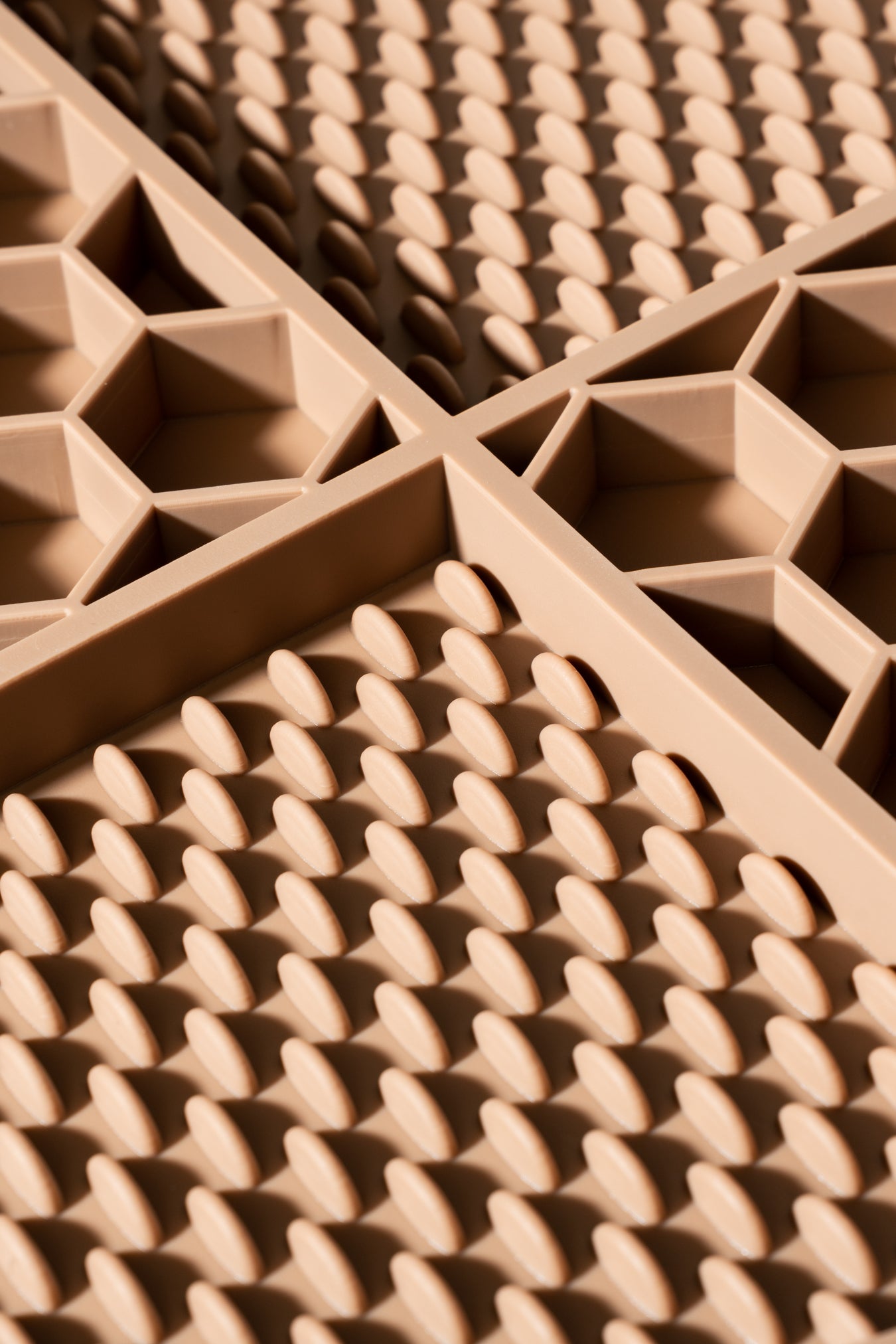 Lick Mat in taupe