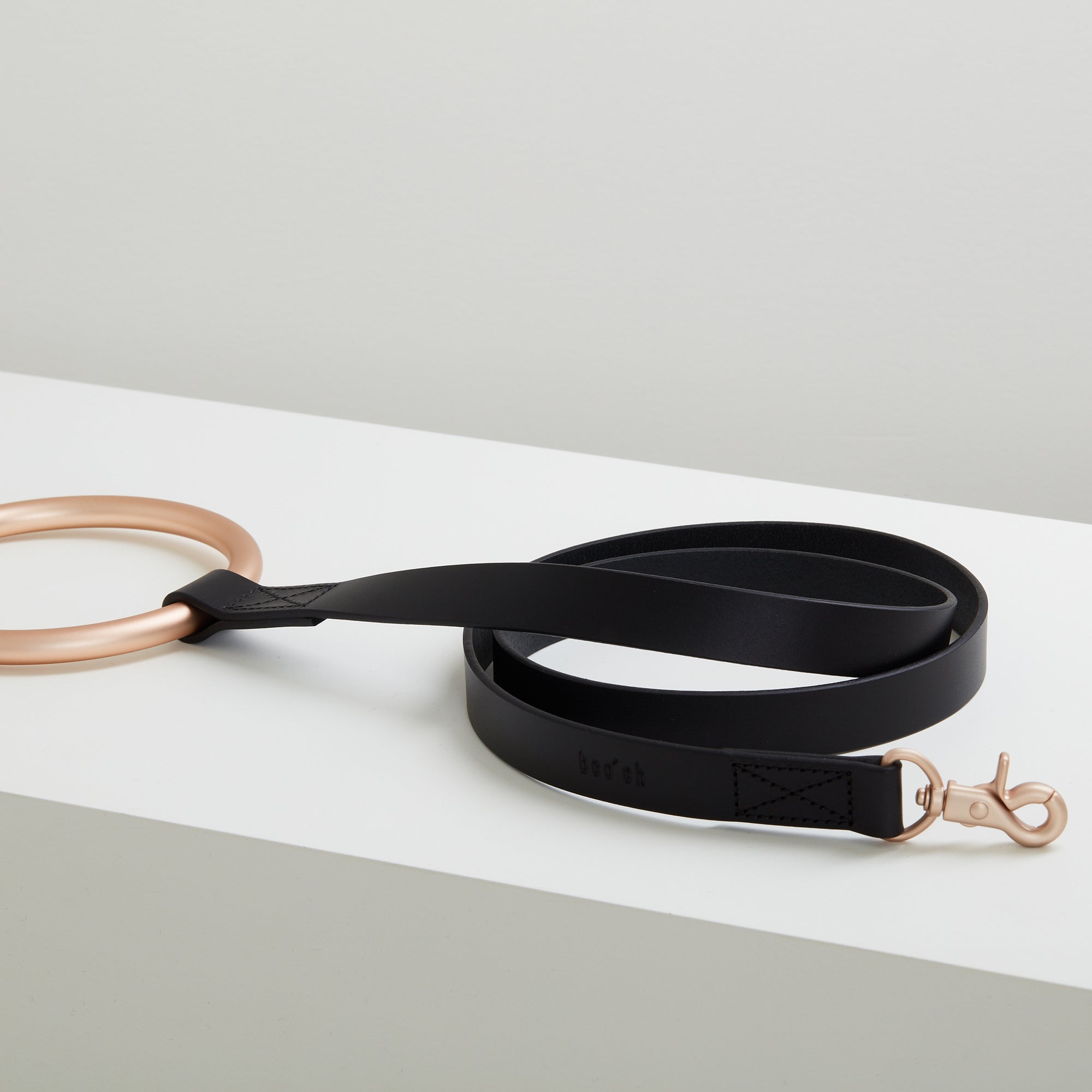 Lumi leash by Boo Oh in black + gold