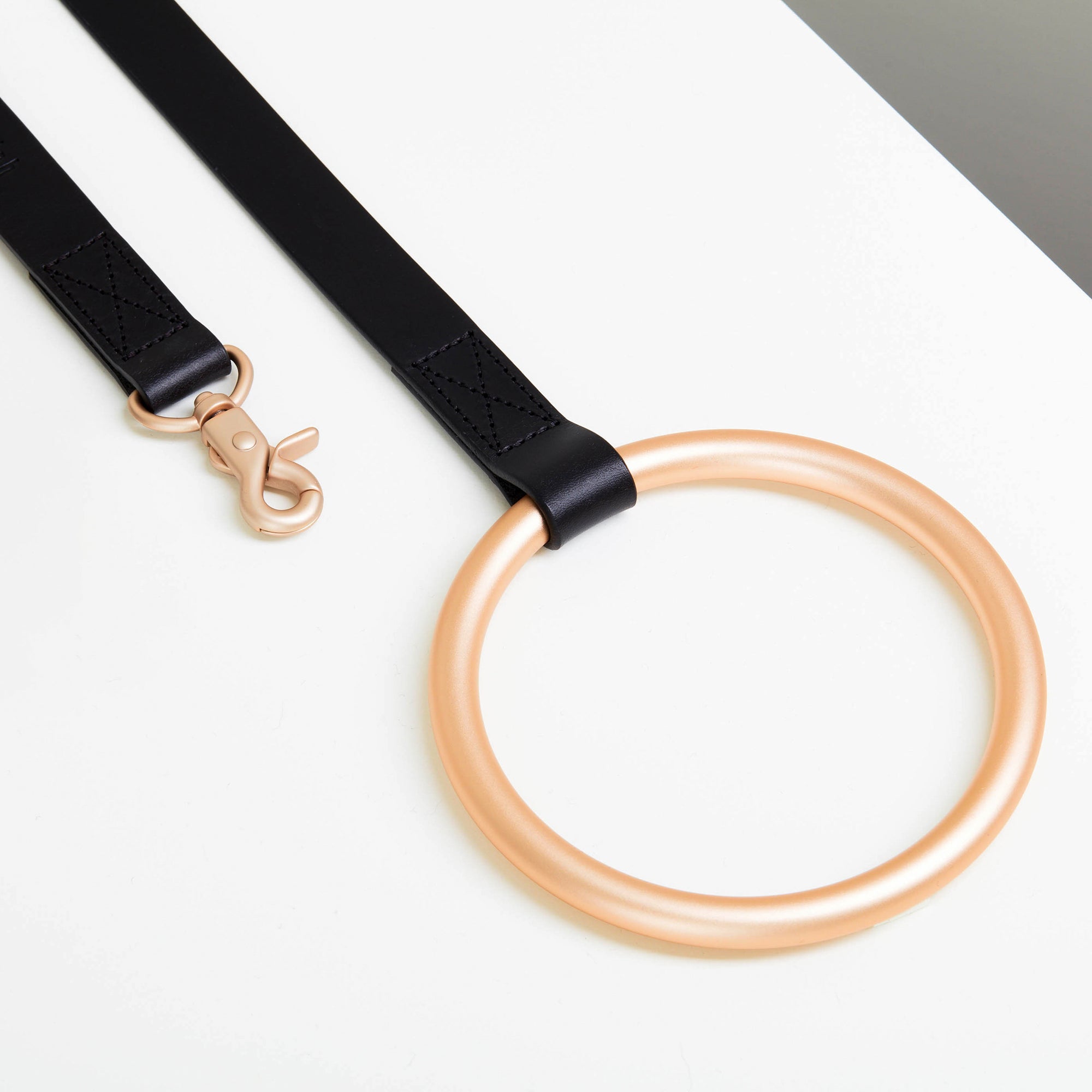 Lumi leash by Boo Oh in black + gold