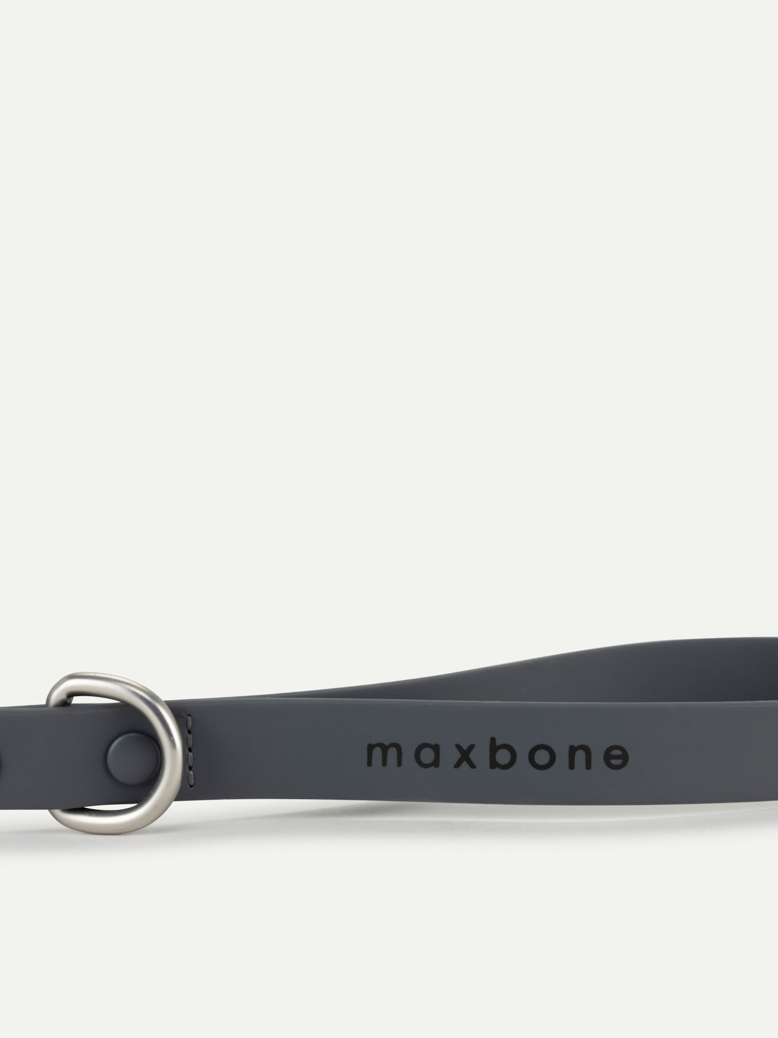 Hazel leash in charcoal