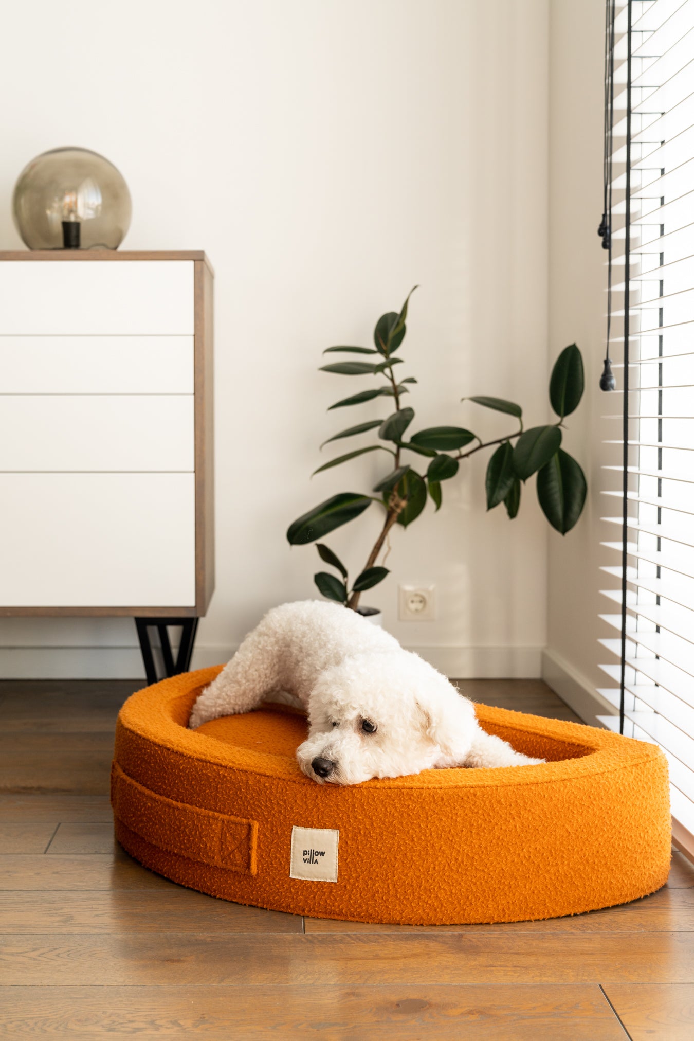 Cuddly bean bed in orange